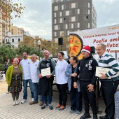 Concurso ide paella con pelotas de Navidad