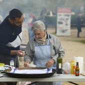 Concurso ide paella con pelotas de Navidad