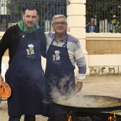 Concurso ide paella con pelotas de Navidad