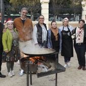 Concurso ide paella con pelotas de Navidad