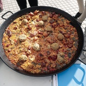 Paella amb Pilotes de Nadal