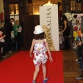 desfile contra el cancer. Monnalisa