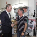Castellón,  Alberto Fabra en las instalaciones de Dolores Cortés