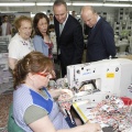Castellón,  Alberto Fabra en las instalaciones de Dolores Cortés